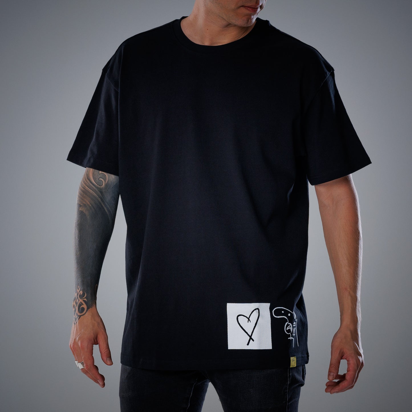 oversized t shirt unisex with print "LOVE IS THE GUN"